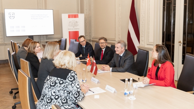 Kultūras ministre tiekaxs ar Lugāno delegācijas pārstāvjiem, foto: Oskars Artūrs Upenieks / Kultūras ministrija