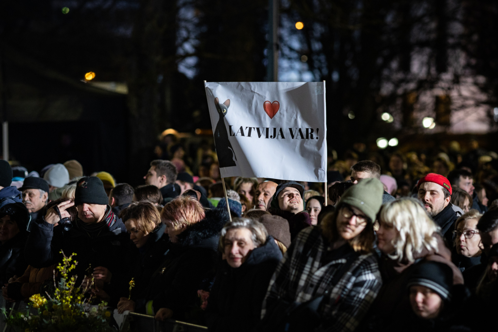 Filmas "Straume" komandas svinīgā sagaidīšana un sveikšana pie Brīvības pieminekļa