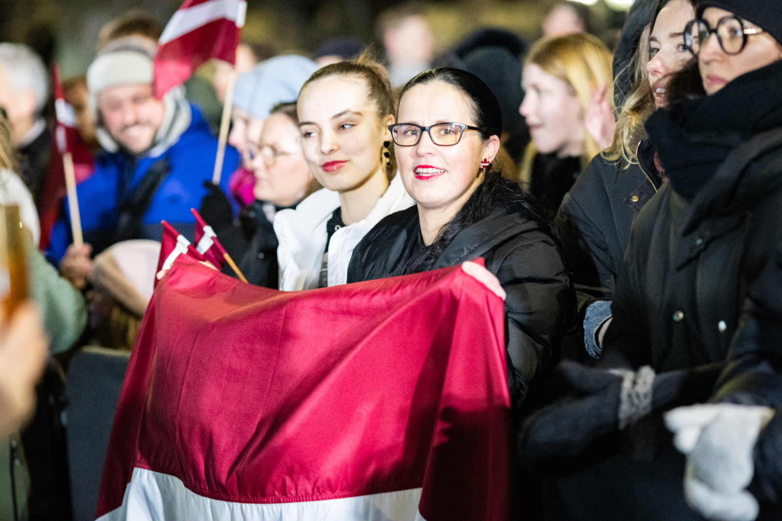 Filmas "Straume" komandas svinīgā sagaidīšana un sveikšana pie Brīvības pieminekļa