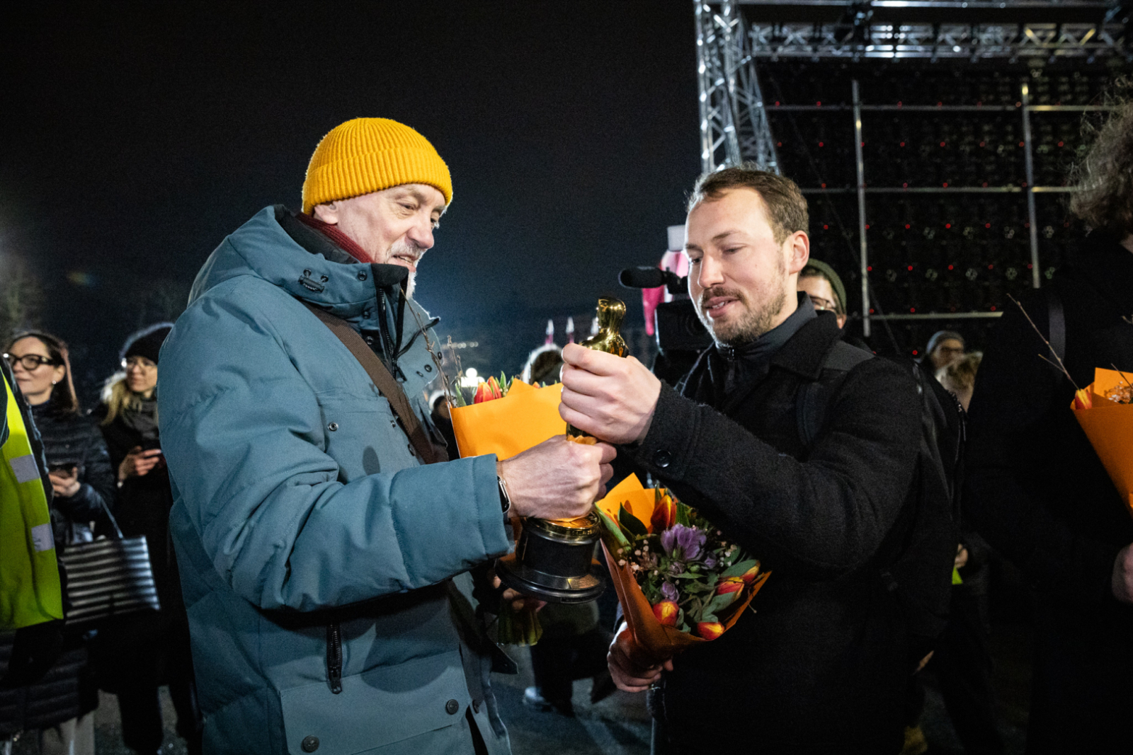 Filmas "Straume" komandas svinīgā sagaidīšana un sveikšana pie Brīvības pieminekļa