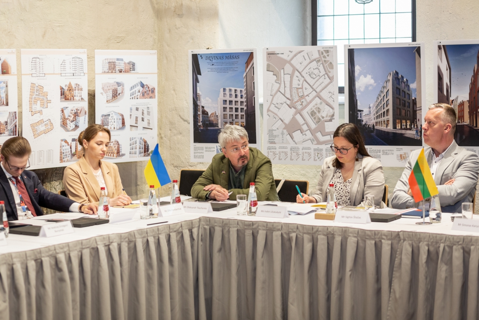 Piecu valstu kultūras ministri paraksta deklarāciju Ukrainas atbalstam