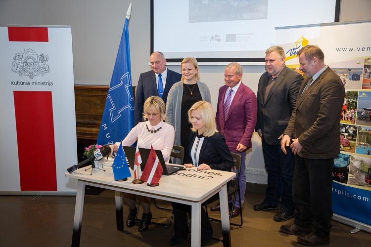Līguma parakstīšana par Ziemeļkurzemes kultūrvēsturiskā un dabas mantojuma saglabašanu