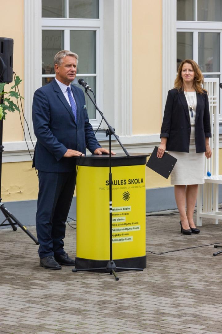 Kultūras ministrs apmeklē Daugavpils PIKC Saules skola jaunā mācību gada atklāšanas pasākumu