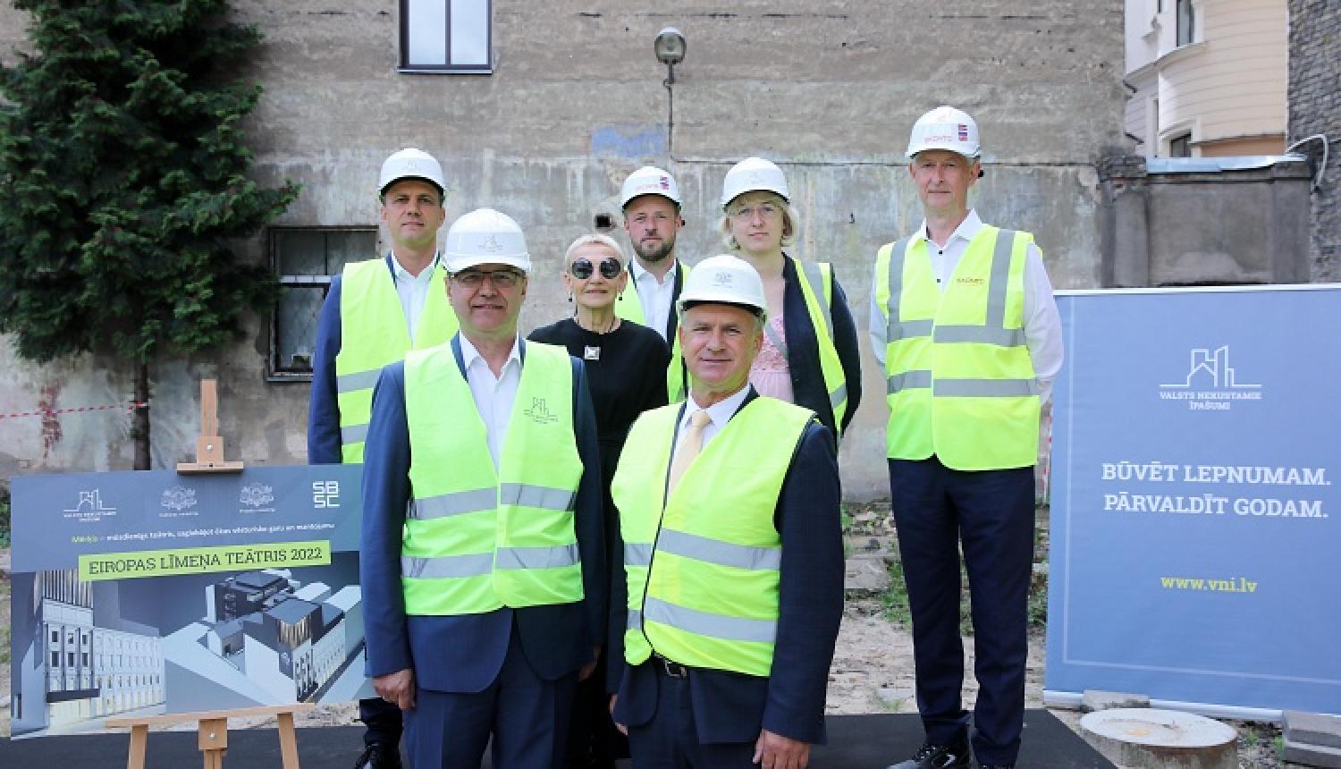 VNĪ nodod Jaunā Rīgas teātra būvlaukumu darbu turpināšanai pilnsabiedrībai SBSC